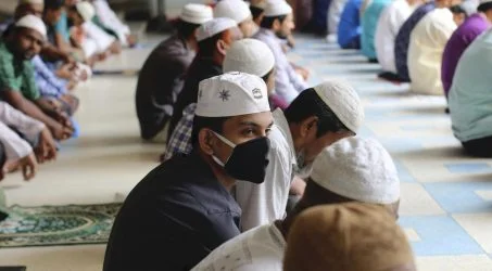 Menjaga Jarak Ketika Sholat Berjama’ah