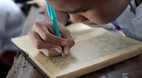 Kisah Santri Membeli “Kitab Umaryoto”