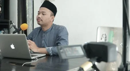 Santri dan Kesenjangan Digital: Peluang dan Tantangan Digitalisasi  Dakwah Pesantren
