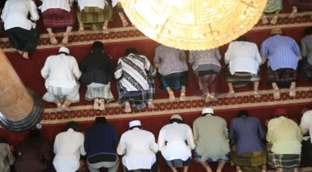 Fadhilah Pembacaan Taradhi, Shalawat dan Tasbih dalam Rangkaian Shalat Tarawih