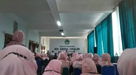 Komplek R Studi Banding ke Institut Pesantren KH Abdul Chalim (IKHAC) Mojokerto