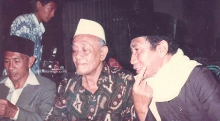 Tanggapan Kiai Ali Seputar Polemik Hukum  Ziaroh Kubur