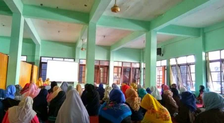 Haruskah Perempuan Berkarier?