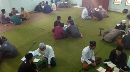 Halaqoh Qur’an Di Komplek Ribathul Qur’an Al-Munawwir Krapyak