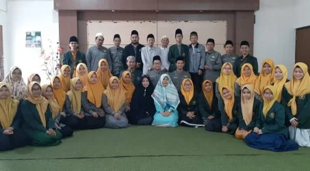 Kunjungi Almunawwir, Mahasiswa UNISSULA Belajar Kurikulum Tahfiz Pesantren Krapyak