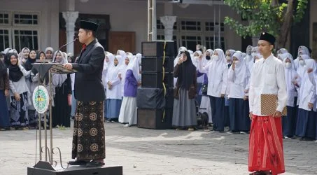 Upacara HUT ke-77 RI: Mengenang dan Merenung Hal-Hal yang Telah Digariskan Simbah KH. M. Munawwir bin Abdillah Rosyad!