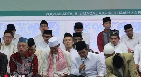 Tahniah Ahlul Bait, KH Fairuzi Afiq Doakan Khatimin agar Istiqomah Menjaga Al-Qur’an