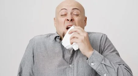 Mengapa Kita Sungkan Menjawab Yarhamukallah ketika Ada Orang Bersin?