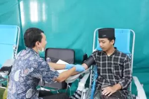 Donor Darah Present: Road to Haul KH. Munawwir Ke-85